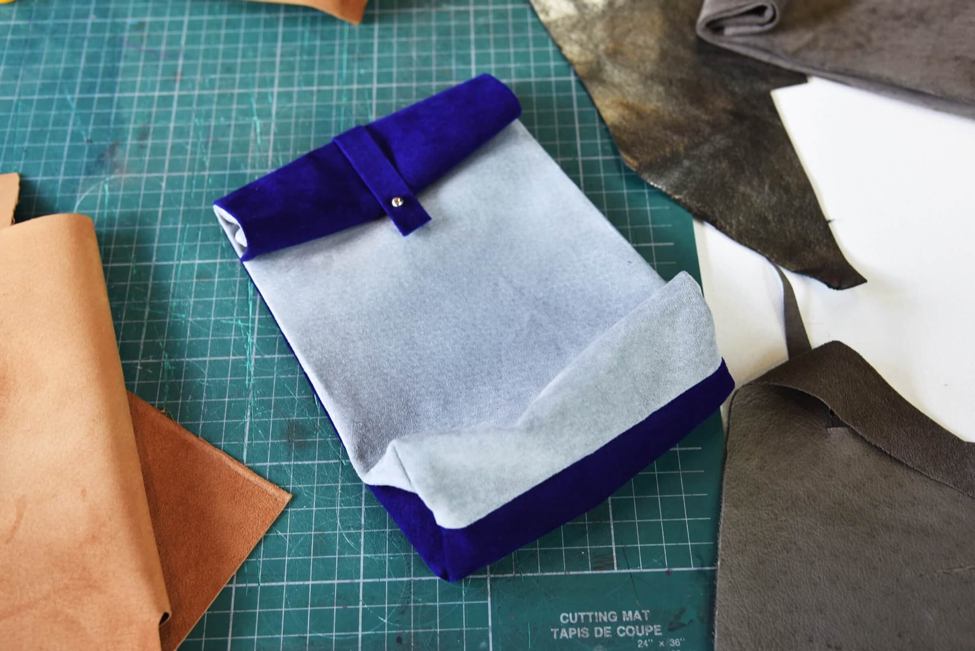 Result of the workshop Little Leather Bag. Photo: Charlotte Kan, Het Nieuwe Instituut 