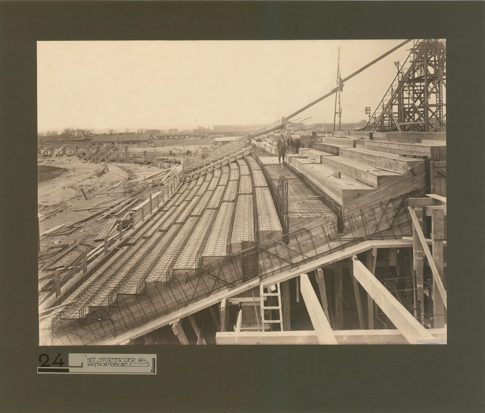 'Het storten der marathontribune'. Jan Wils. Olympic Stadium Amsterdam, 1928. Photo Technisch Fotobureau Gouda. Collection Het Nieuwe Instituut, WILS ph151  