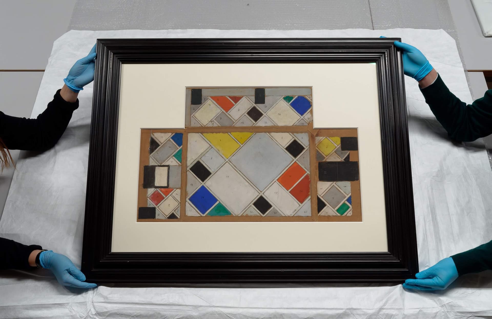 Theo van Doesburg. Interieurmaquette. Kleurontwerp voor plafond en drie wanden, Café de l’Aubette Ciné-dancing, 1926/1927. Potlood en gouache op karton. 43 x 74,5 cm. Collectie Het Nieuwe Instituut, DOES m1. Foto Johannes Schwartz. 