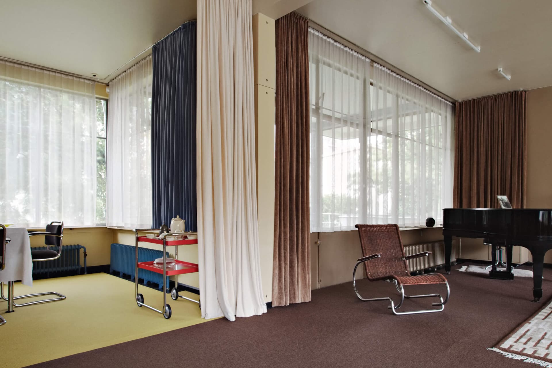 Huis Sonneveld, woonkamer en eetkamer. Foto Johannes Schwartz 