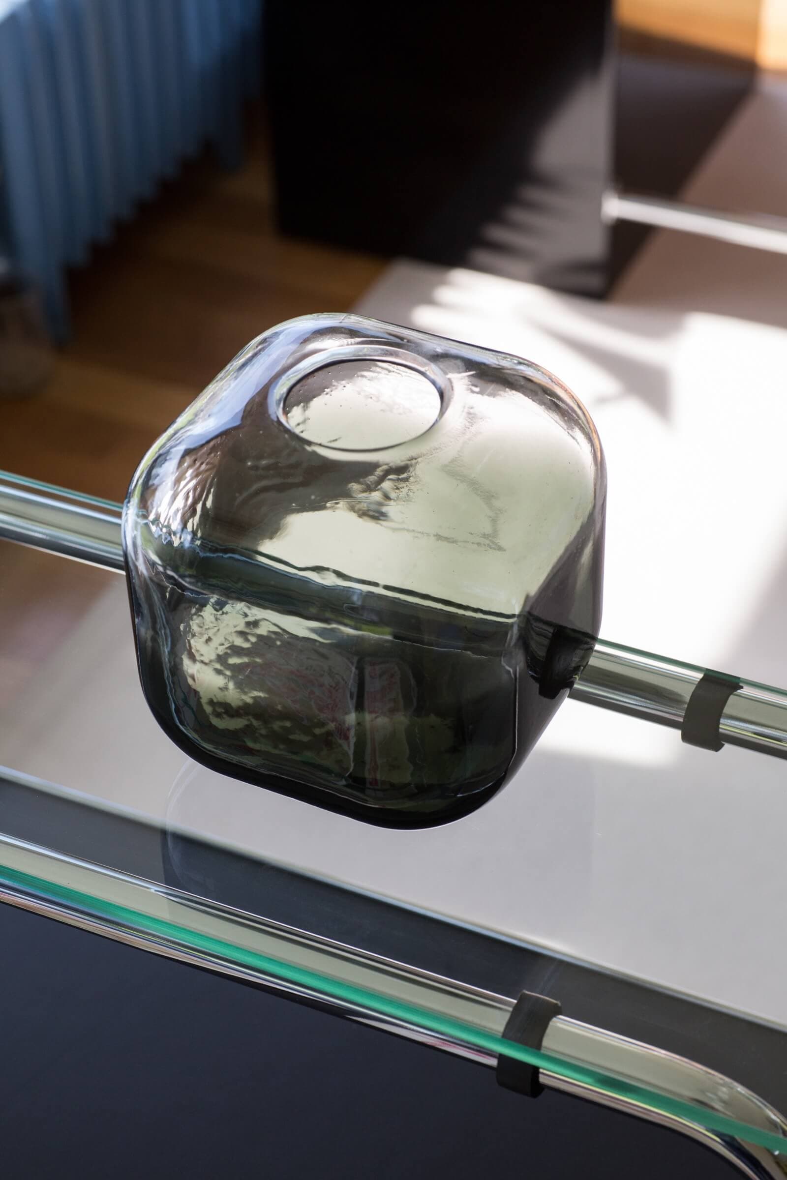 The Hutten Copier Vase 15. Design by Richard Hutten. A cooperation between Richard Hutten, Het Nieuwe Instituut and the National Glass Museum Leerdam, the Netherlands. Photo Johannes Schwartz 