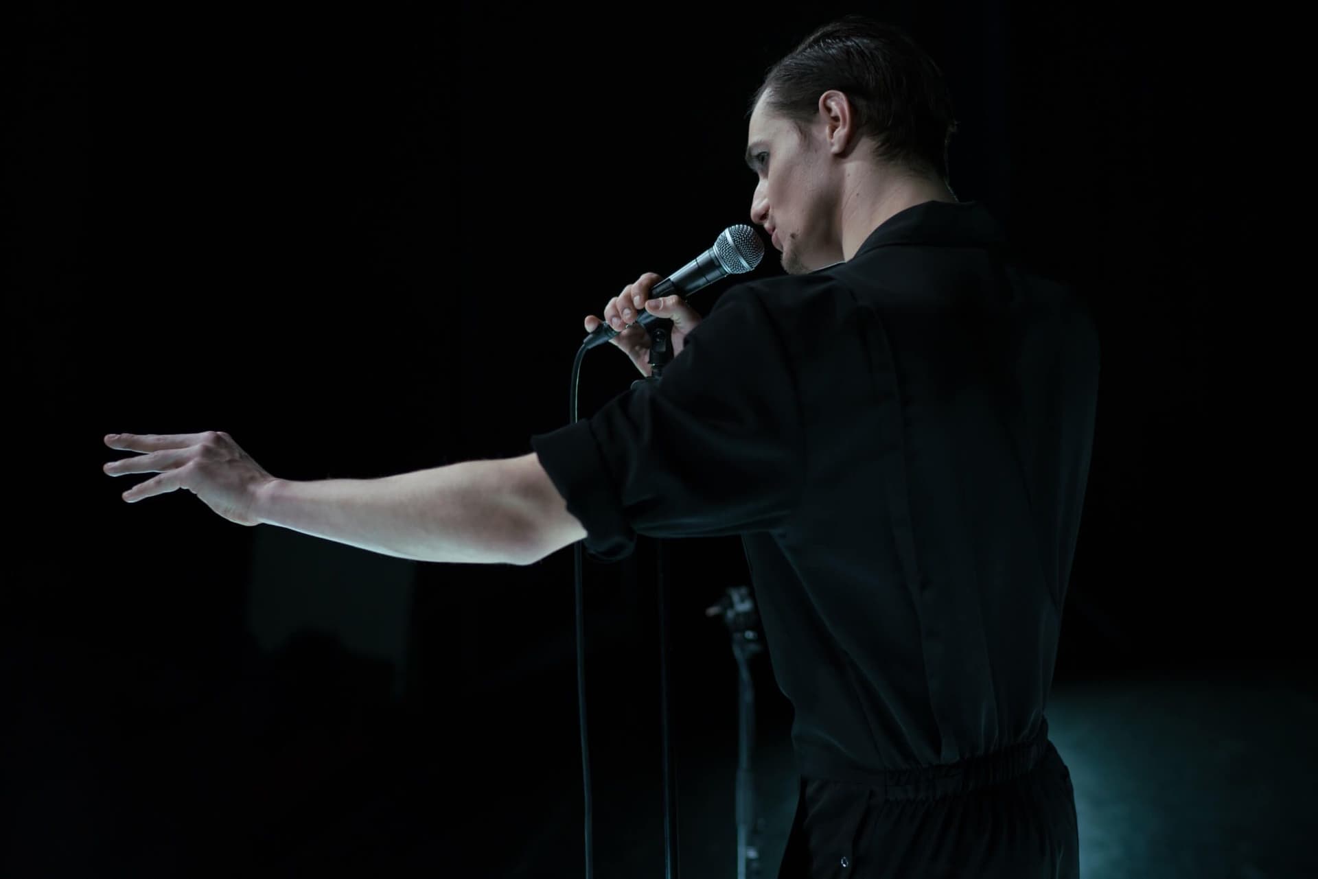Accusation #4: I act. Performer Nik Rajsek. Foto Maarten Vanden Abeele 