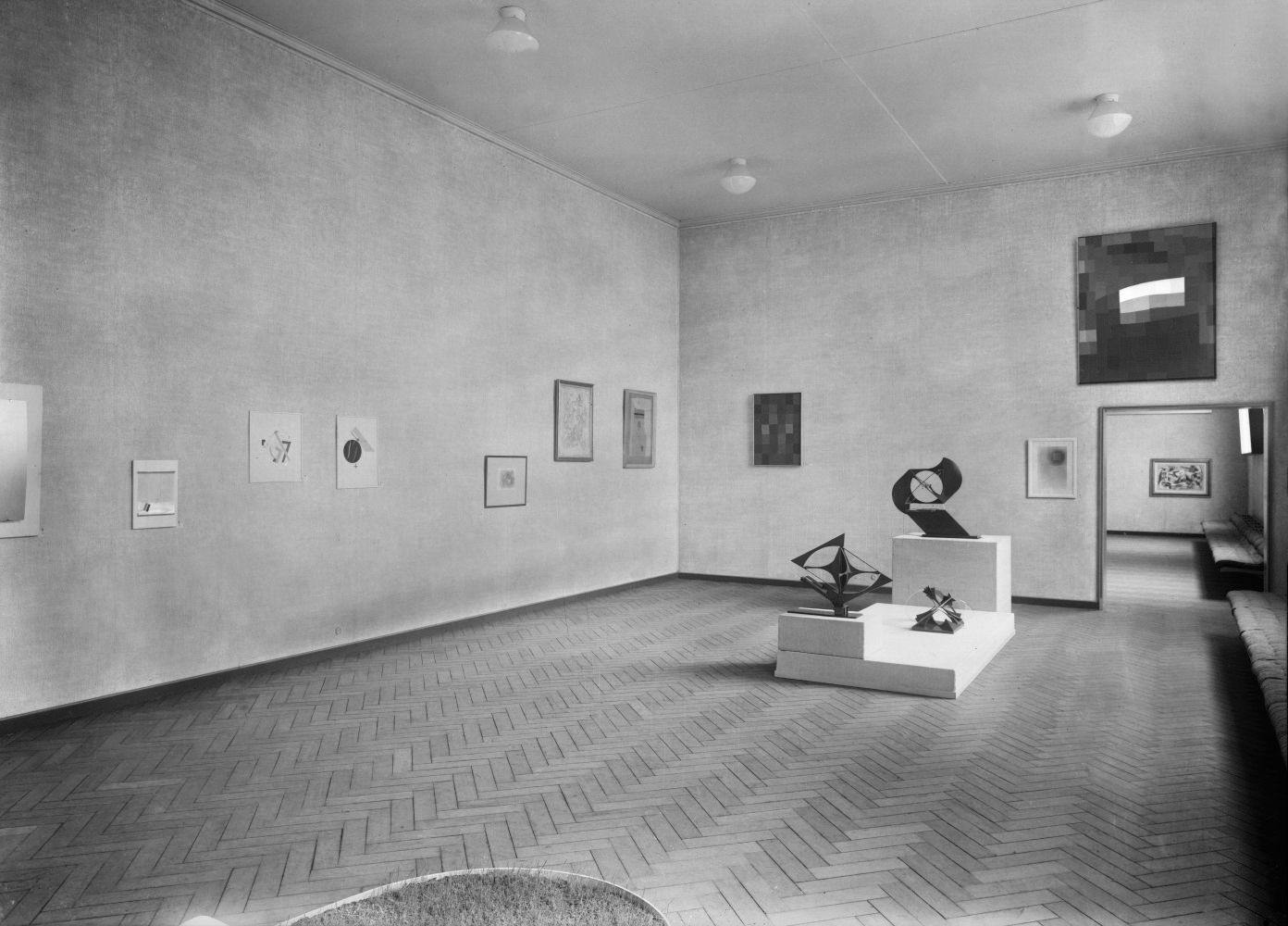 Tentoonstelling Abstracte kunst, 1938. Foto: Stedelijk Museum Amsterdam 