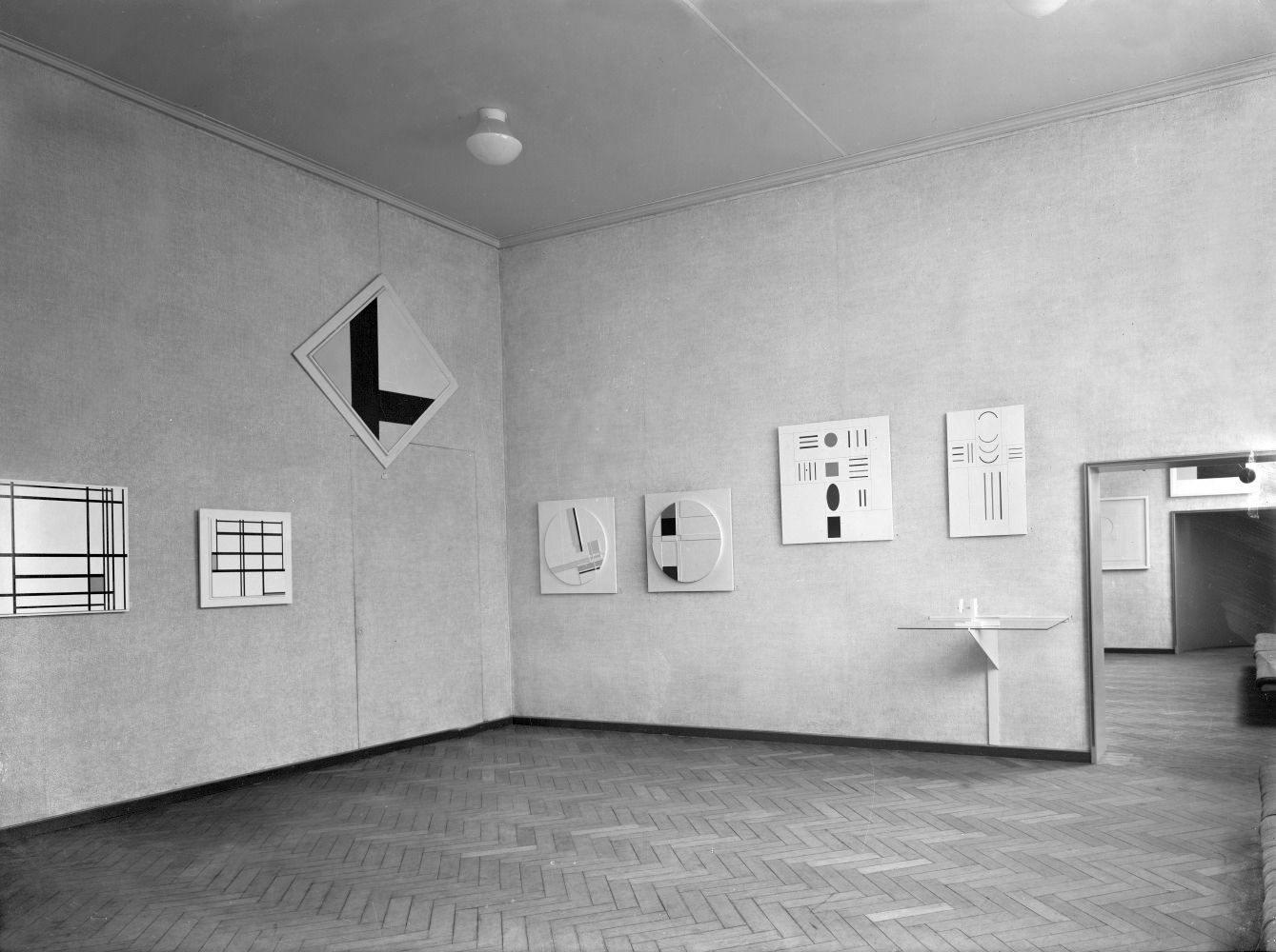 Tentoonstelling Abstracte kunst, 1938. Foto: Stedelijk Museum Amsterdam 