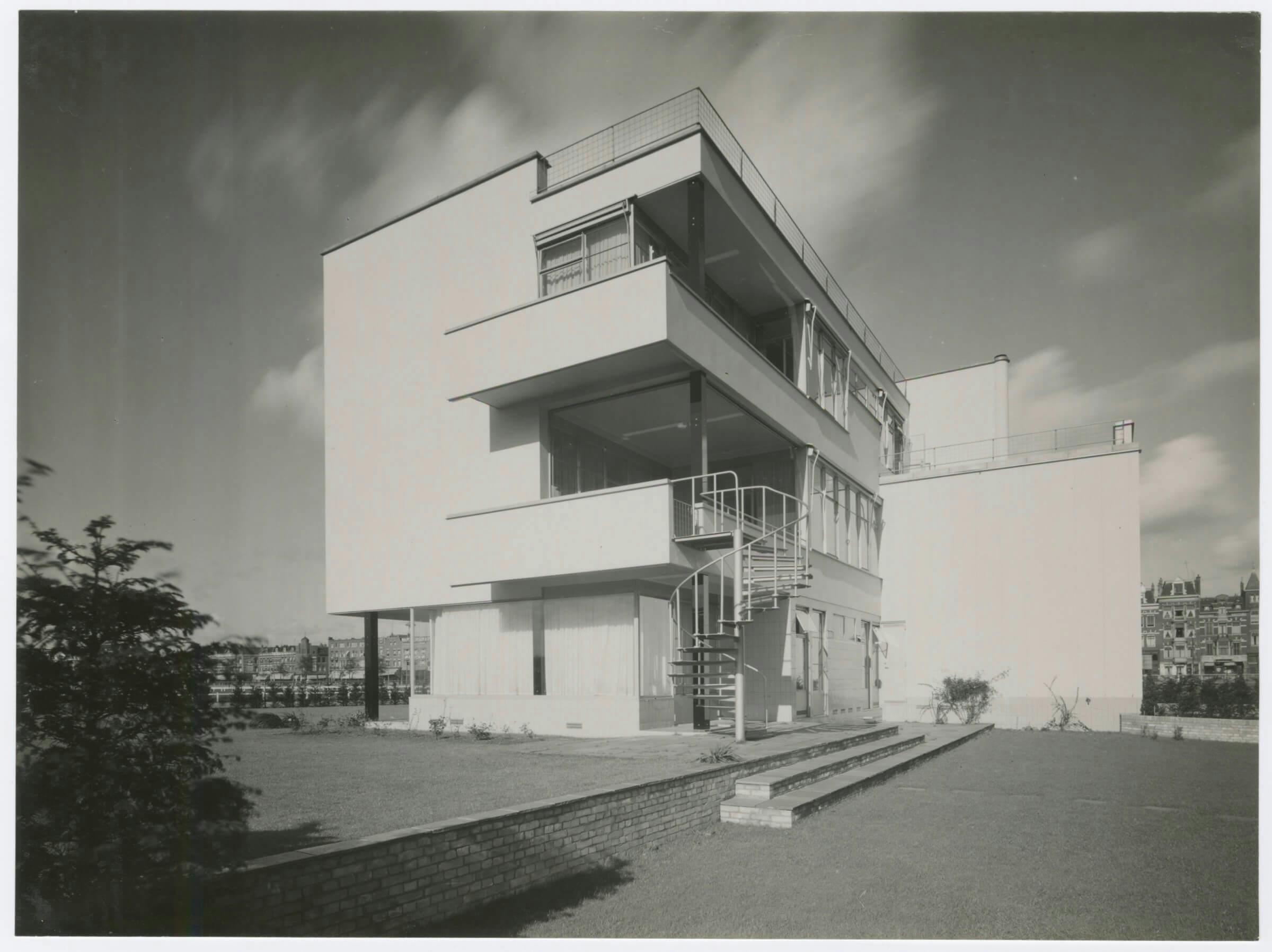 Sonneveld House photographed shortly after completion by J. Kamman, c. 1933. Nieuwe Instituut collection, SONN 34-3. © Nederlands Fotomuseum