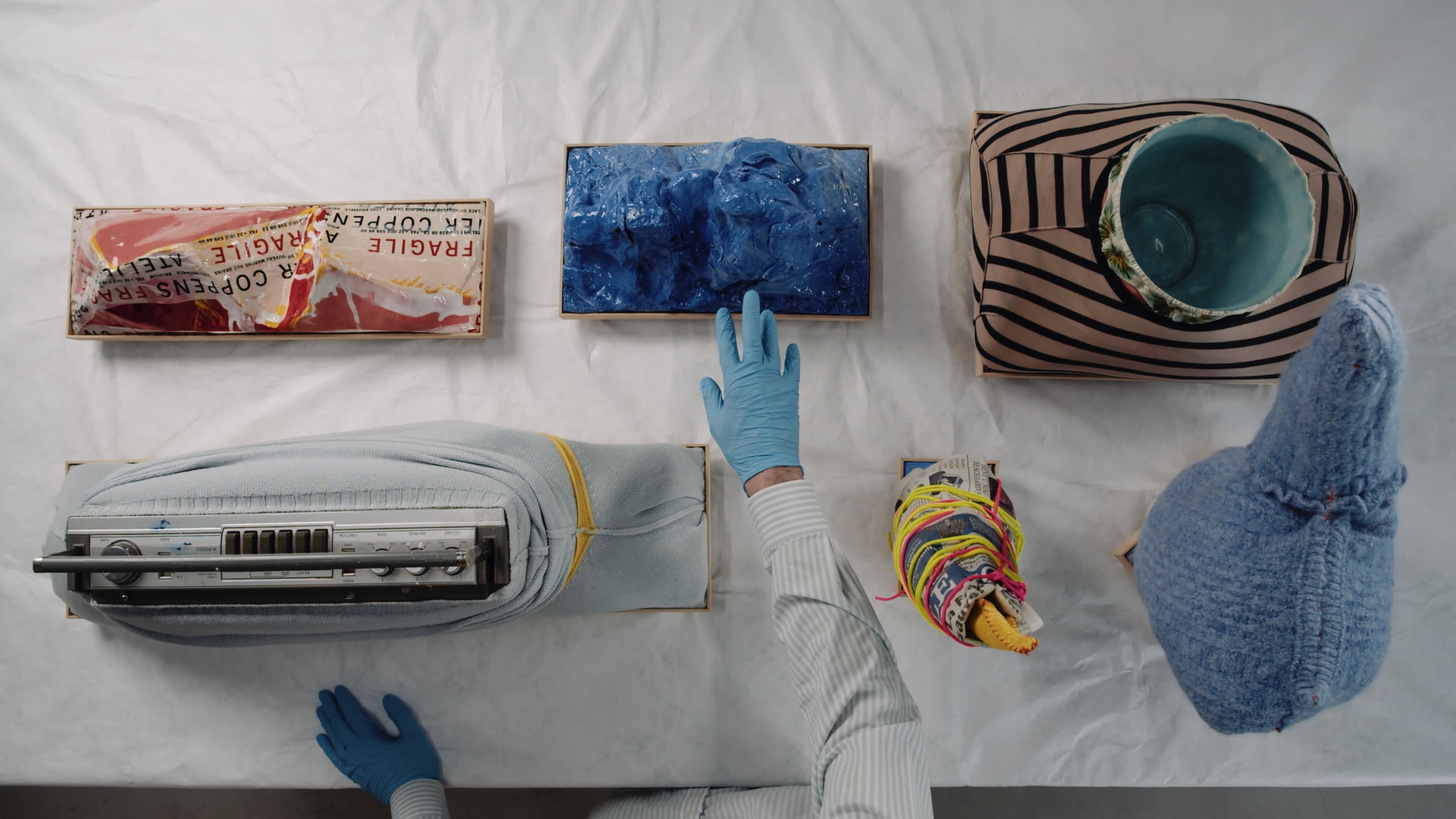 Beeld uit de video Seeking Shelter: Christophe Coppens van Luc Schraauwers.