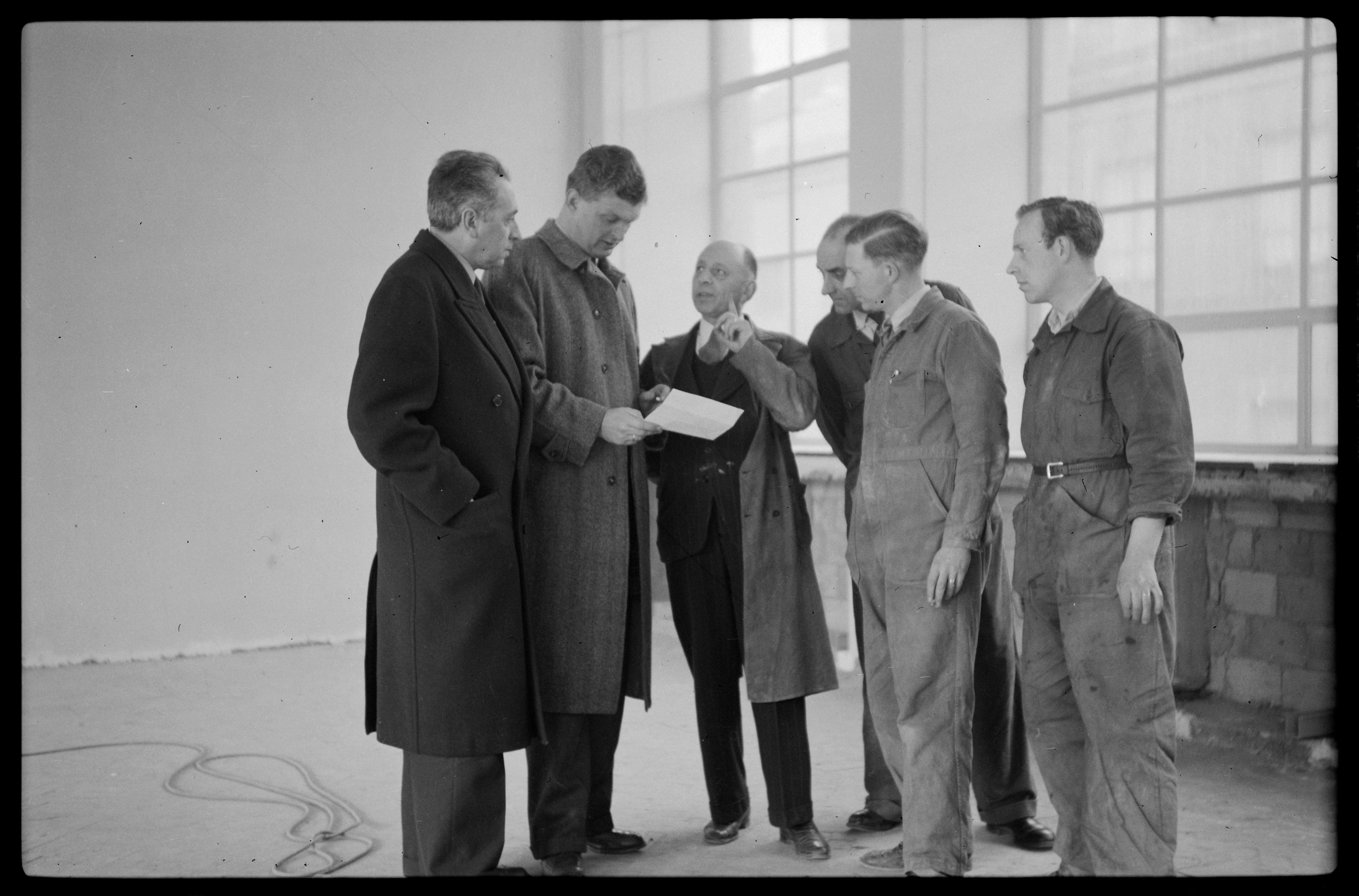 Staff members at Firma W.H. Gispen, c. 1951. File: Various glass negatives. W.H. Gispen archive. Collection Nieuwe Instituut, GISP 133 
