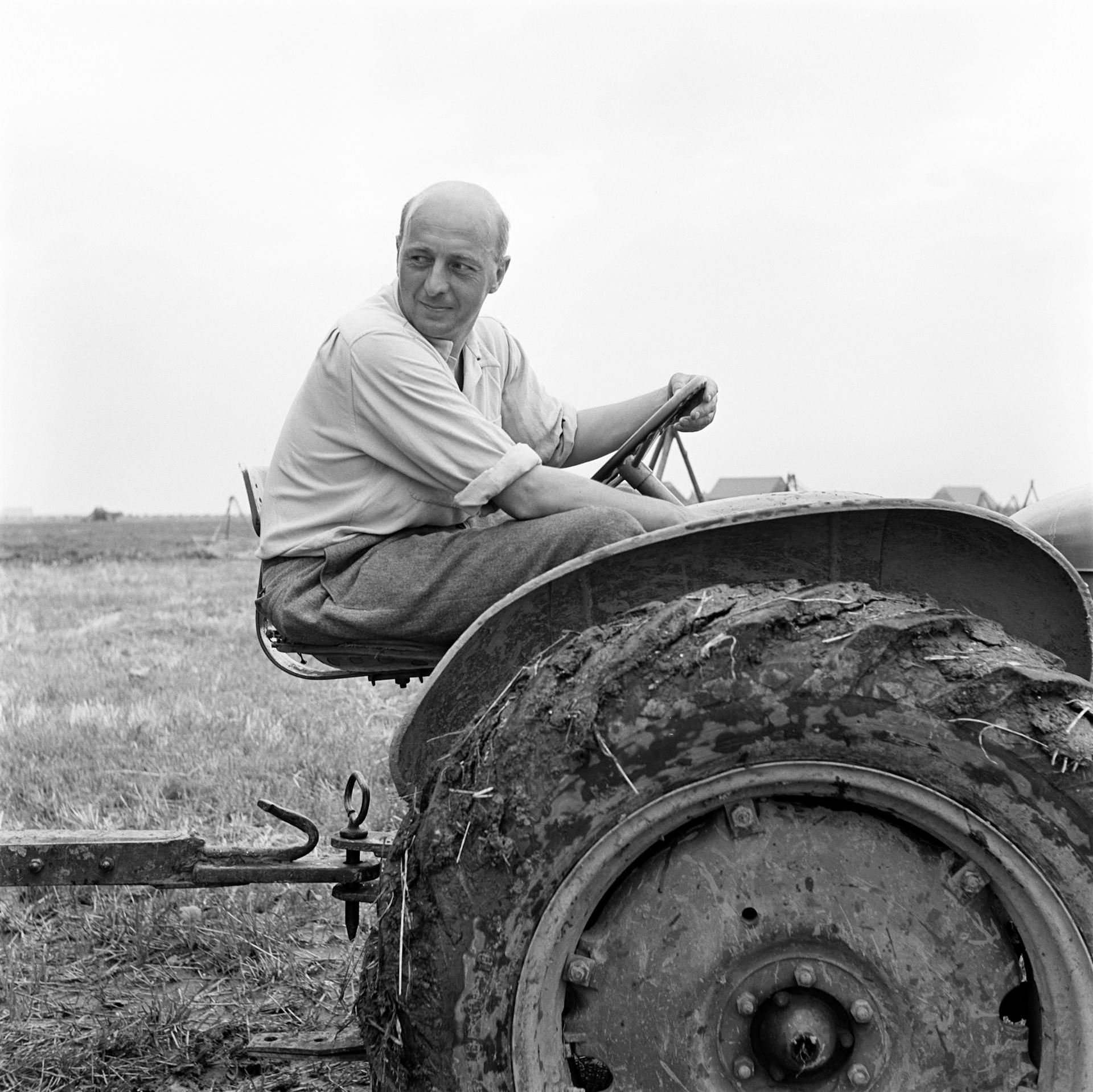  Sicco Mansholt in de Wieringermeer, 1950. Credits: Maria Austria Instituut/ Foto: Sem Presser 