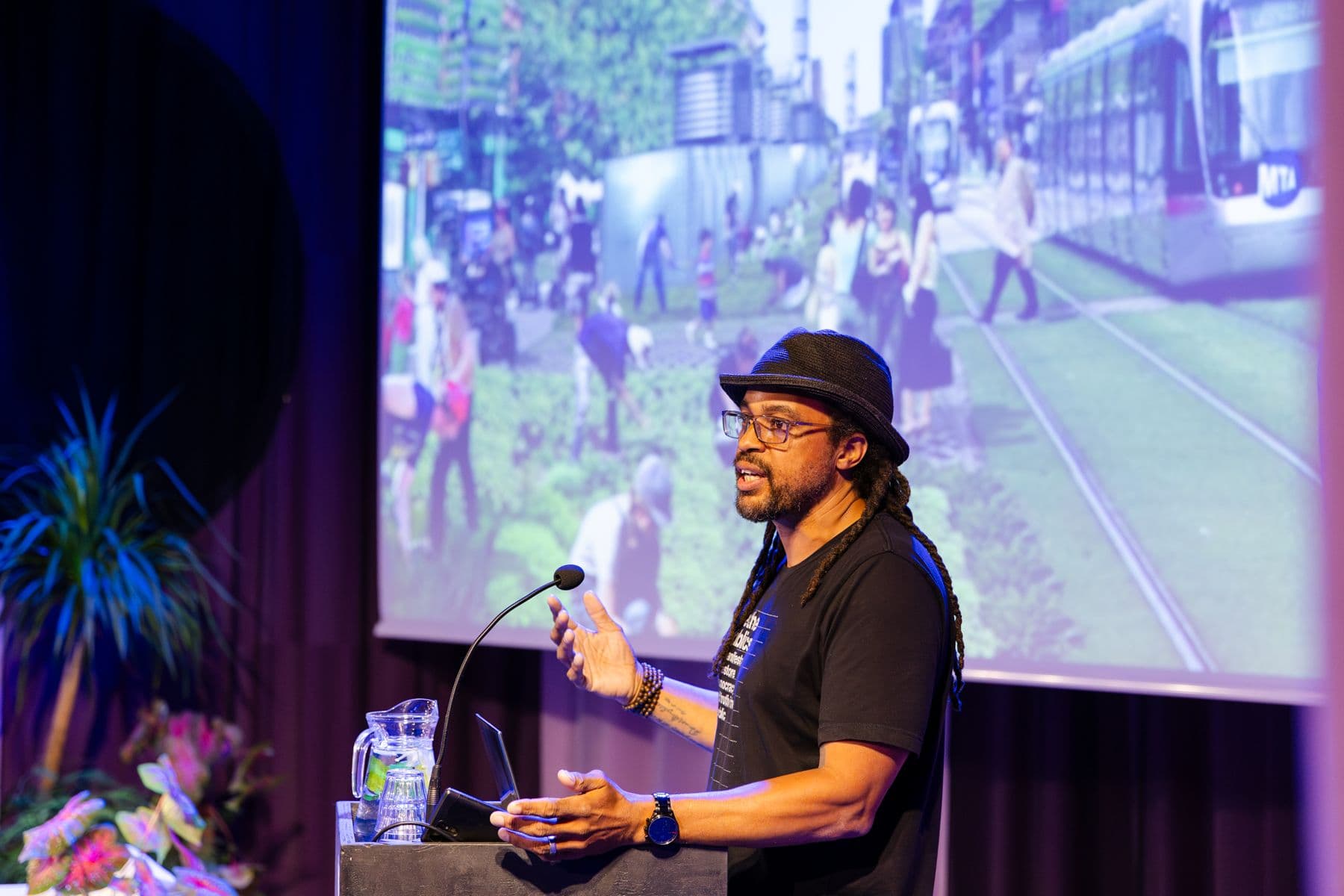 Emmanuel Pratt gives a presentation at the Nieuwe Instituut