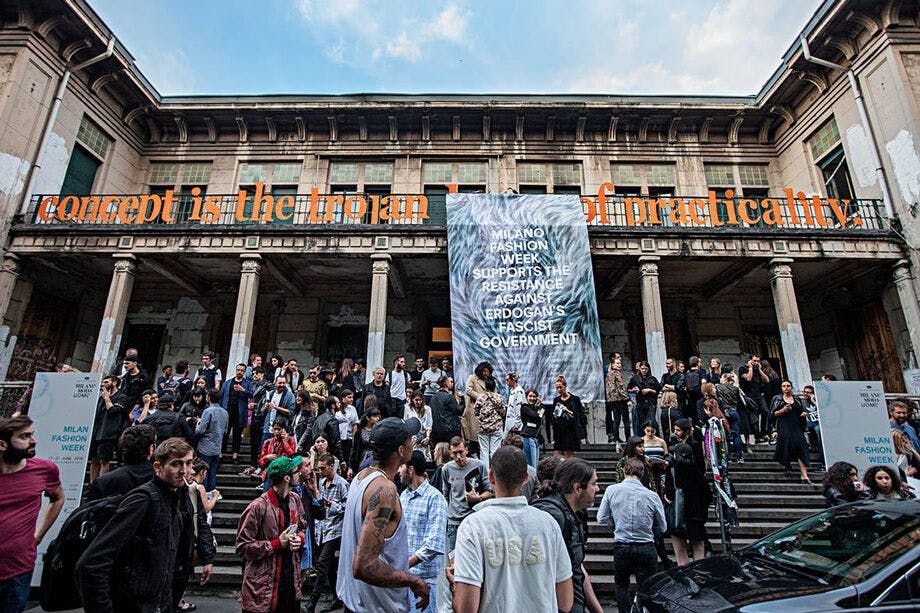 Macao protests against Turkish government, Fashion Week Milan, juni 2016. Foto: Luca Chiaudano. 