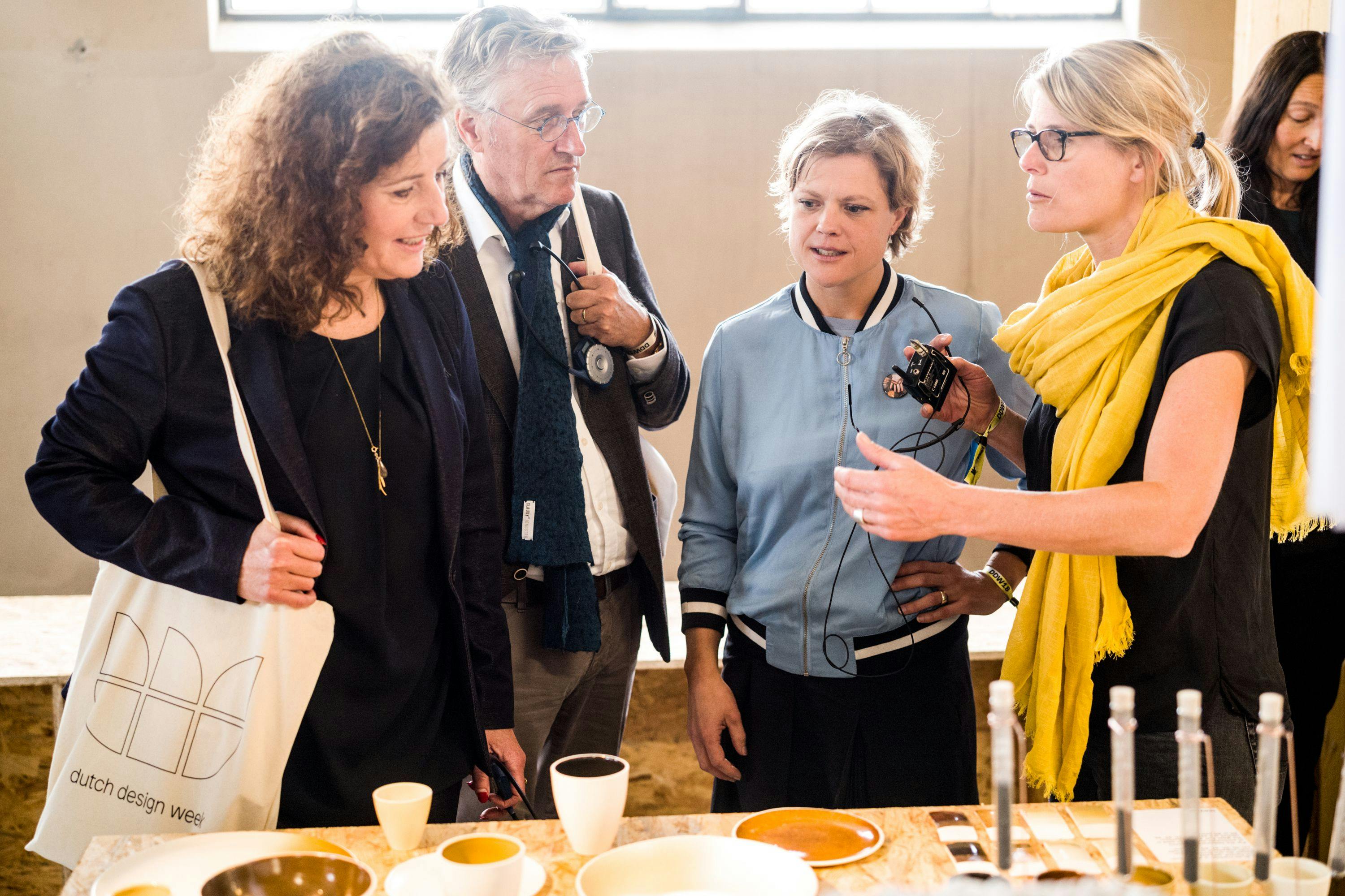 Minister Ingrid van Engelshoven bezoekt New Material Award 2018. Foto Boudewijn Bollmann 