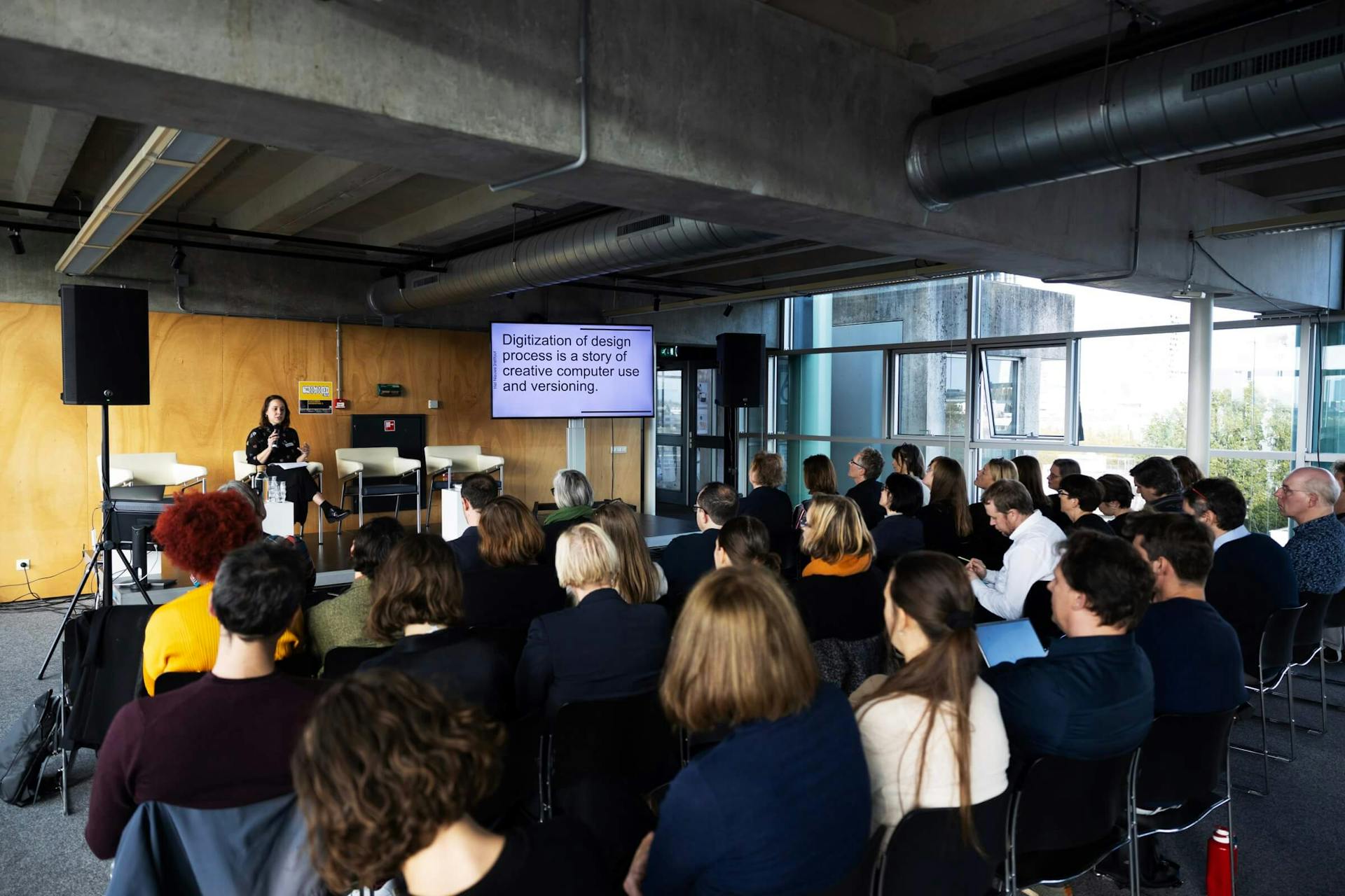 Ania Molenda presenting at the Keeping the Digital session. Photo Florine van Rees.  