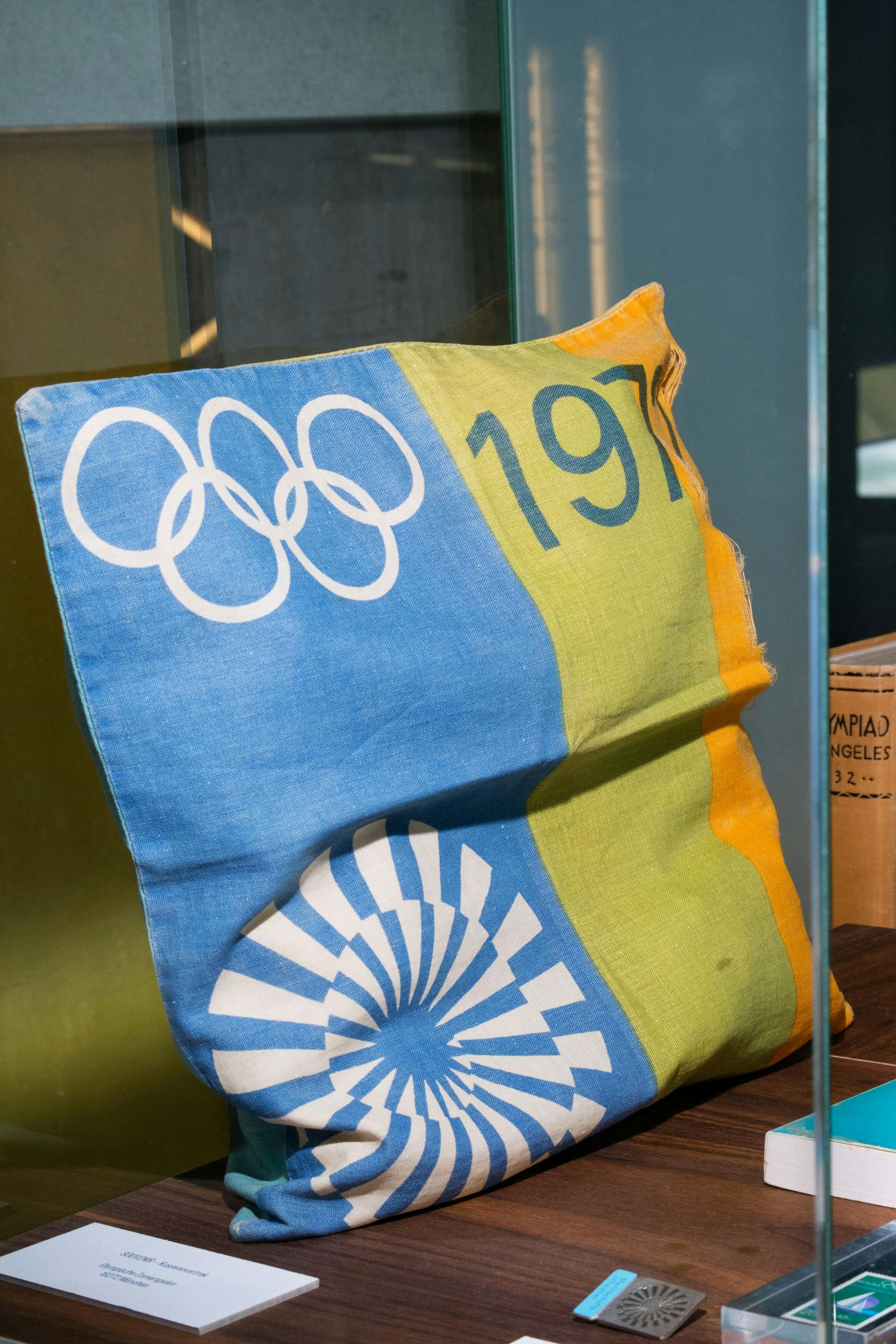 Souvenir kussenovertrek 1972 Olympische Spelen, foto Johannes Schwartz 
