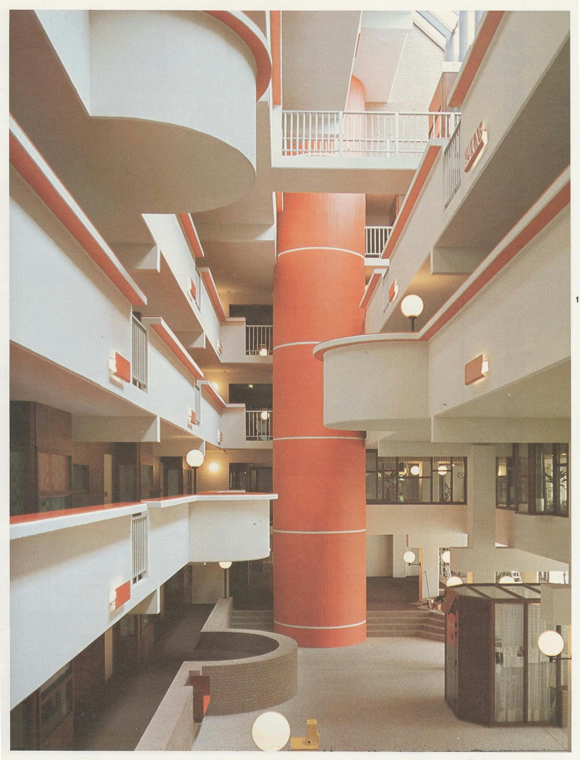 E. Hartsuyker en L. Hartsuyker-Curjel. Interieur van bejaardencomplex Zonnetrap in Rotterdam, 1970. Fotograaf onbekend. Collectie Het Nieuwe Instituut, HART d143 