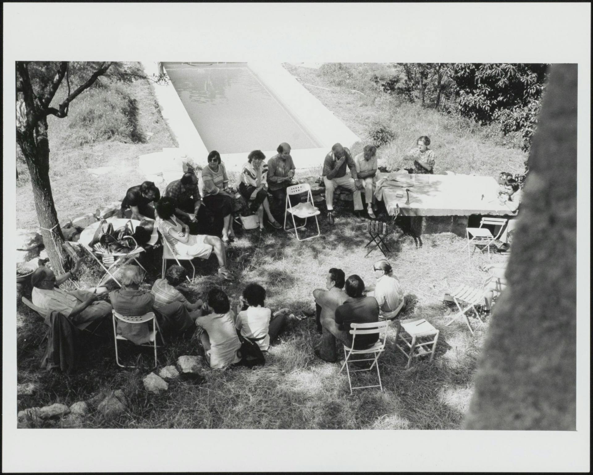 Team X meeting in Bonnieux, 1977. Foto: Peter Smithson. Collectie Het Nieuwe Instituut, Smithson, A (Alison) & P.D. (Peter Denham), Archiefdeel Team 10, TTEN f16-2 