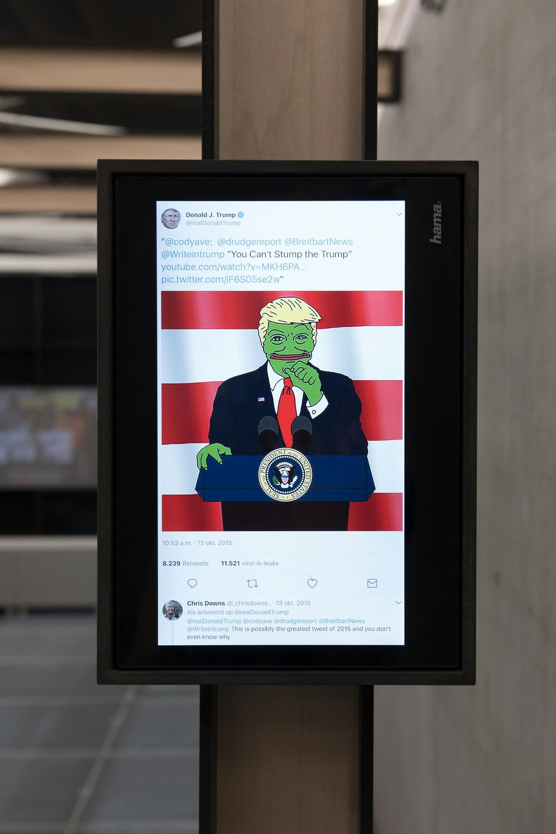 Tea Party Signs and Memes. Can't Stump the Trump (2015) @realDonaldTrump. Steve Bannon: A Propaganda Retrospective, 2018. Photo: Lotte Stekelenburg