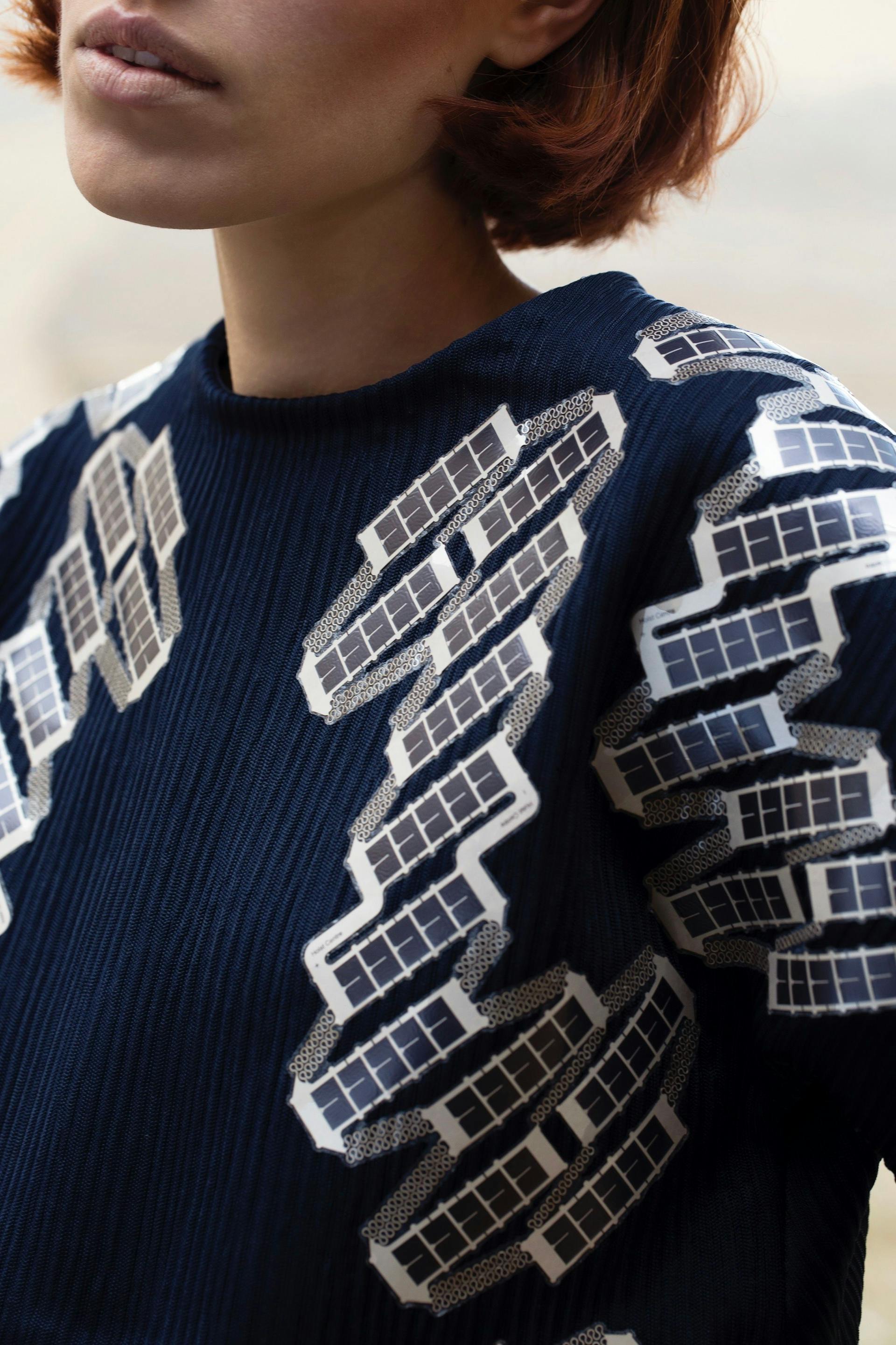 Solar Shirt by Pauline van Dongen. Photo: Liselotte Fleur.