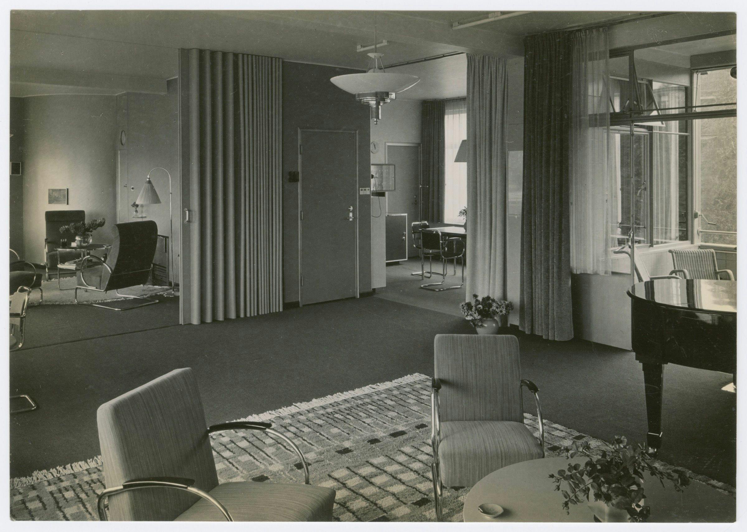 Sonneveld House interior, 1933. Photo Piet Zwart. Collection Het Nieuwe Instituut, SONN 34-14. Loan from BIHS