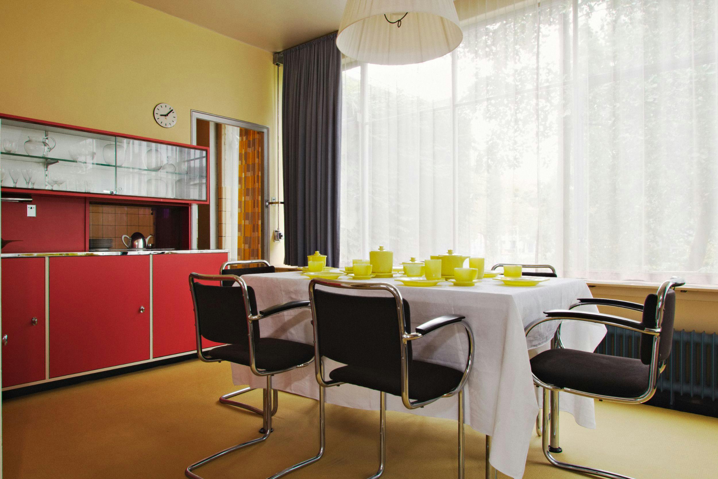 Huis Sonneveld, eetkamer. Foto Johannes Schwartz. 