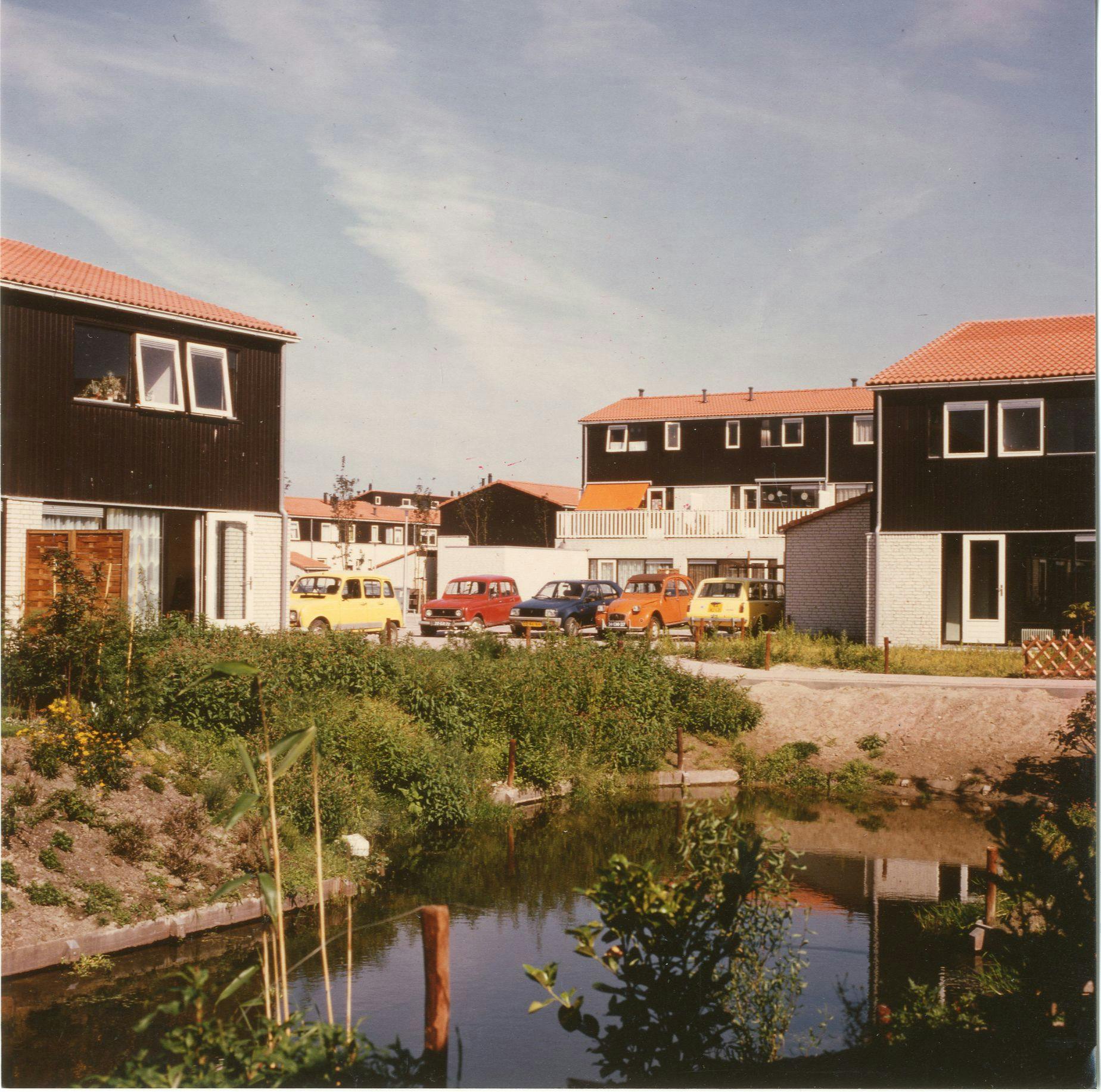 Van den Broek and Bakema. Tanthof residential neighbourhood, integrating water, parking, low-rise housing, 1975-1981. Collection Broekbakema. 