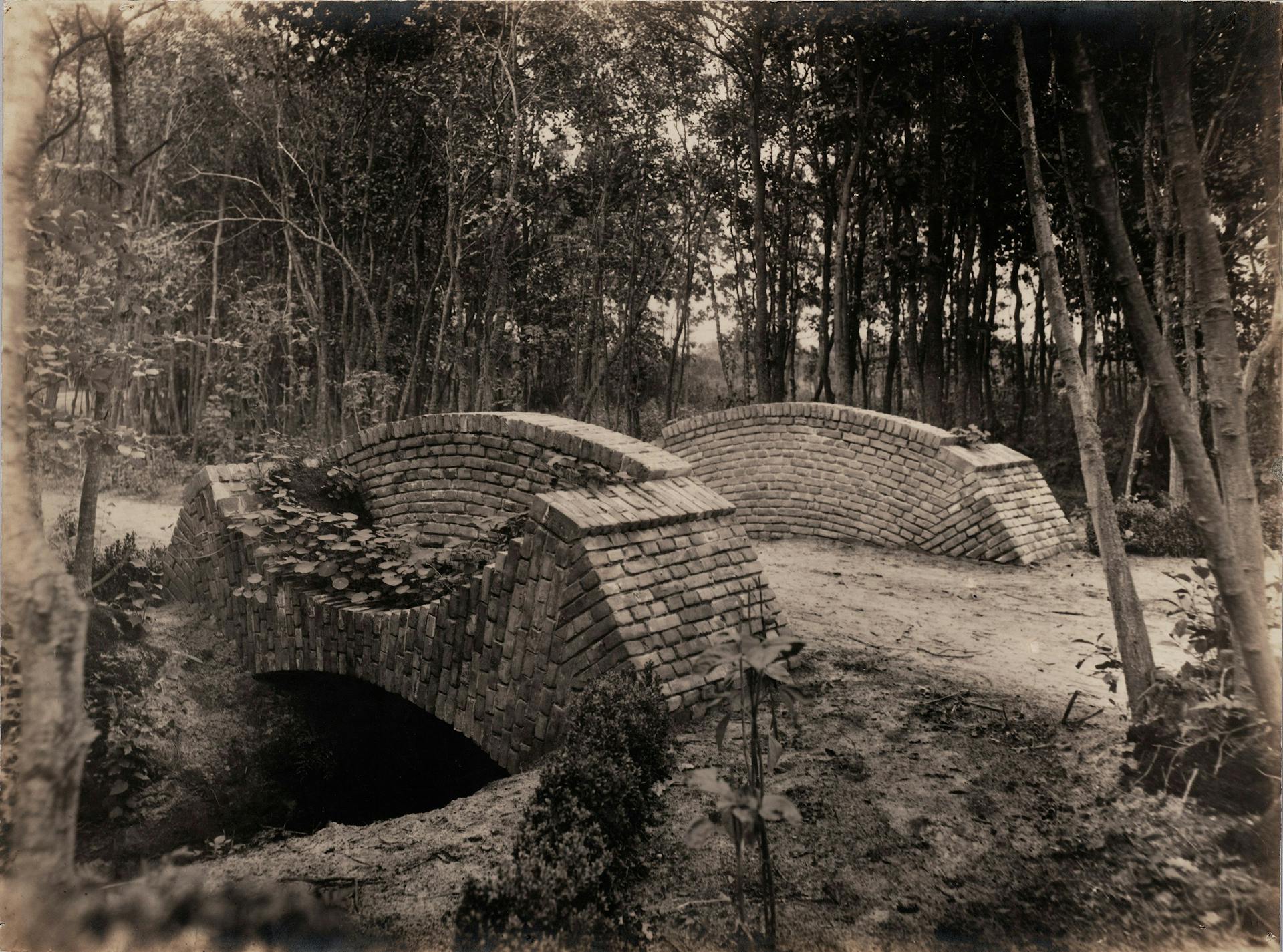 M. Staal-Kropholler. Small bridge in Meerwijk Park, Bergen, 1917-1918