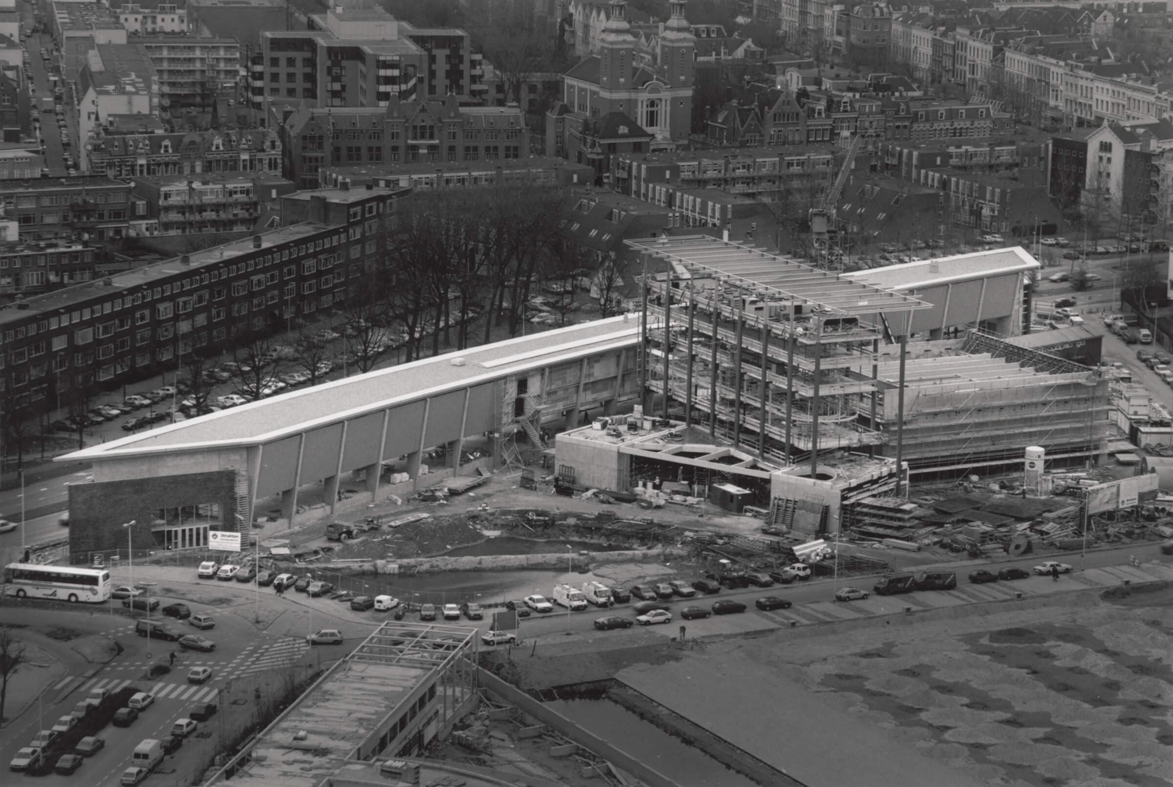 Het Nederlands Architectuurinstituut in aanbouw. Foto Bert Muller. Collectie Nieuwe Instituut, NAIN 3235.