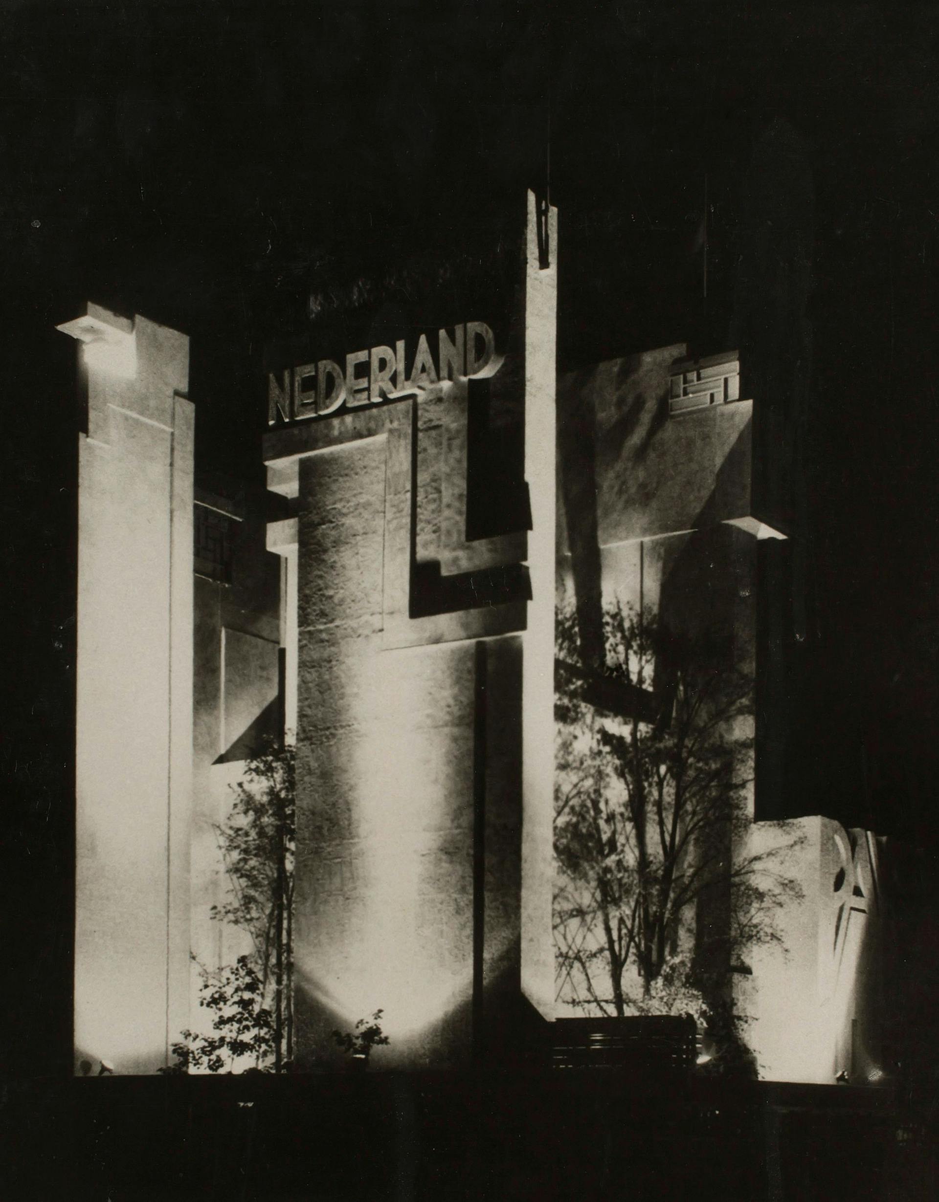  Nederlands paviljoen Wereldtentoonstelling Brussel, België, 1930. Architect: H. Th. Wijdeveld. Fotograaf onbekend. Collectie Het Nieuwe Instituut. 