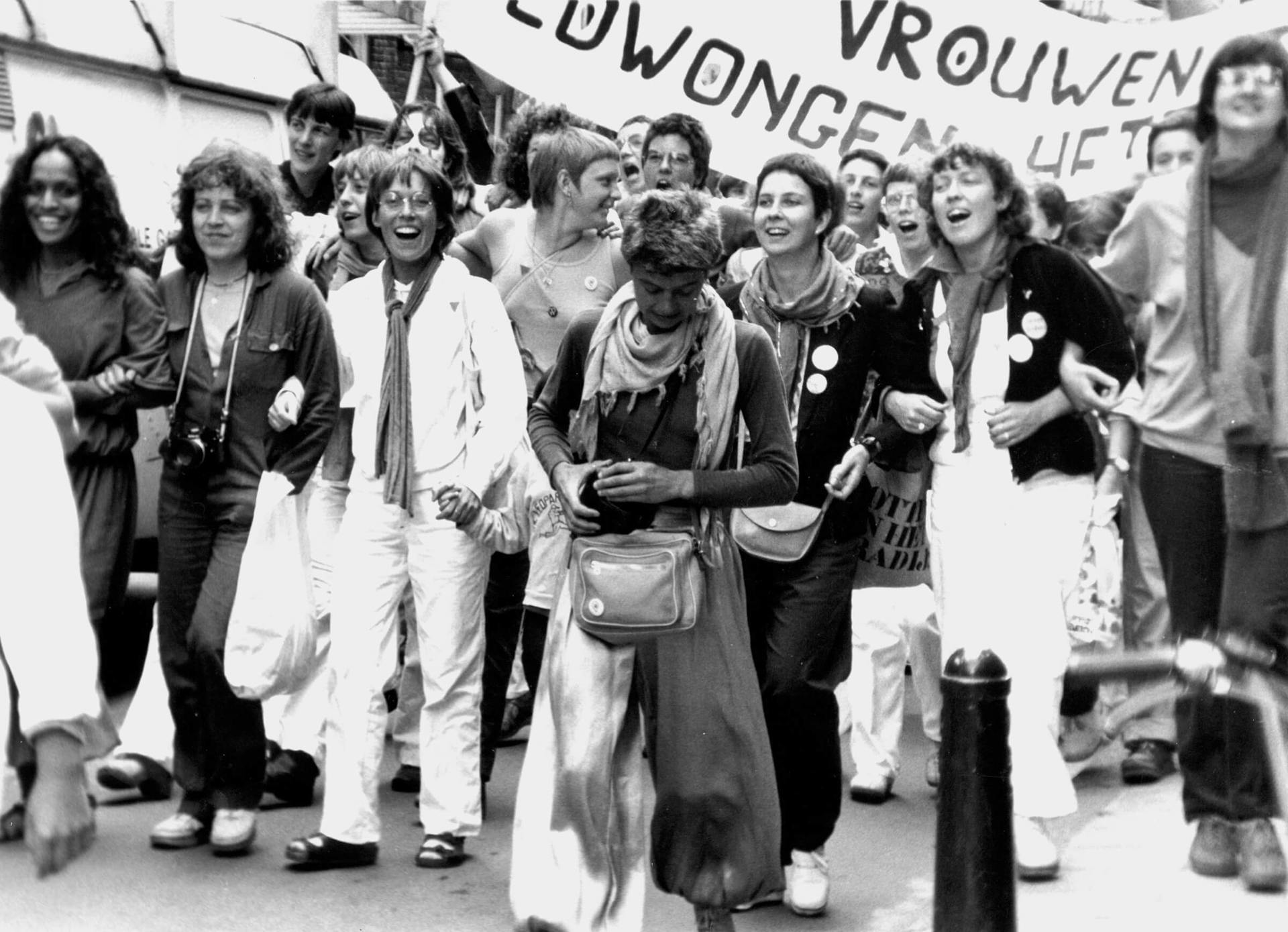 Protesterende groep bij homodemonstratie Roze Zaterdag, 1979, foto: Gon Buurman. Bron: IHLIA LGBTI Heritage 